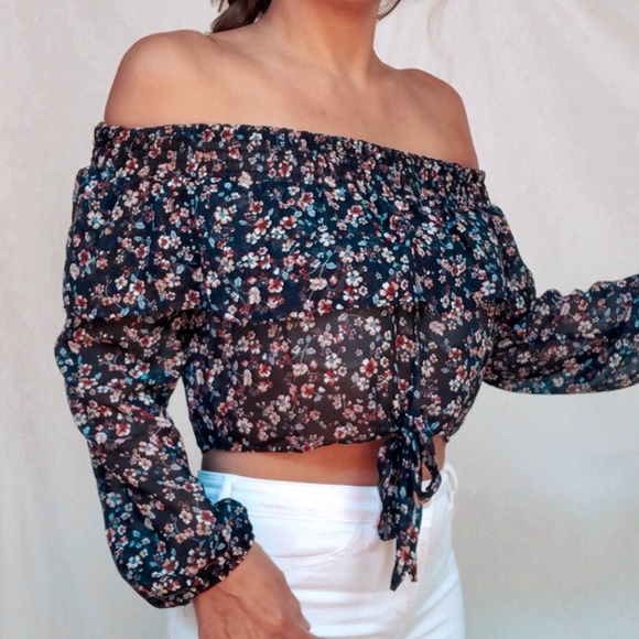 Black floral fling sleeve semi-sheer crop top - Picture 8 of 9